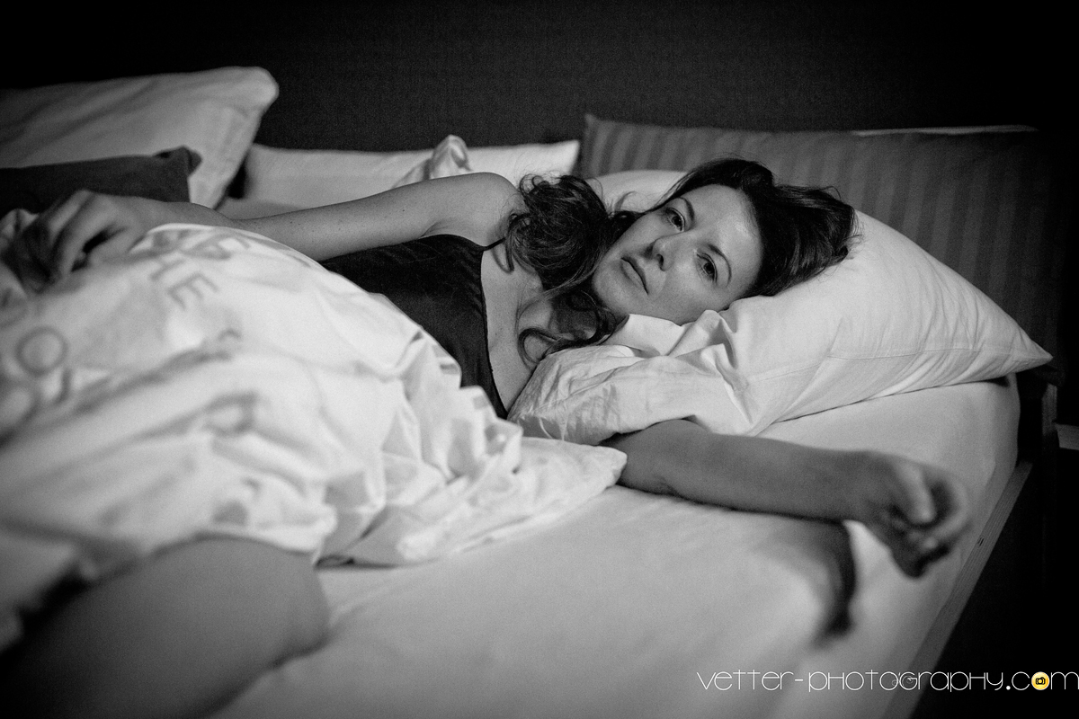 Bed erotik beauty anett neglige liegend im bett